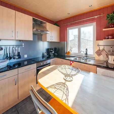Villa In The Coo Region With Relaxation Area, Cleaning Included