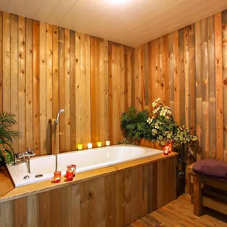 Villa In The Coo Region With Relaxation Area, Cleaning Included